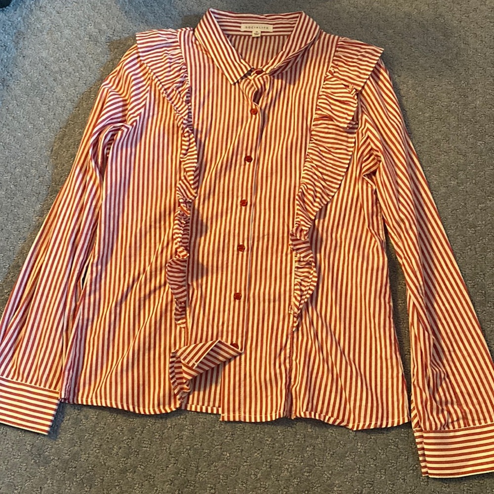 Socialite button down blouse with ruffles